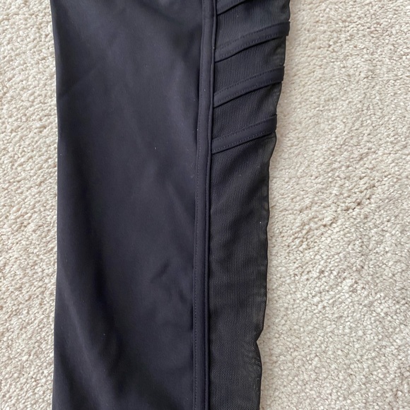 Lululemon - Picture 2 of 2